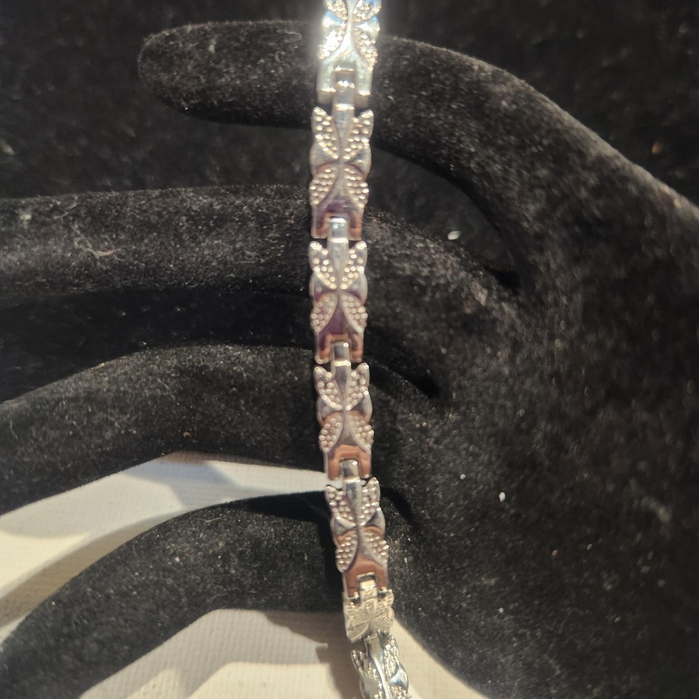 Vintage Silver Tone Textured Butterfly Link Bracelet 7.5‎ Inch Fold Over Clasp